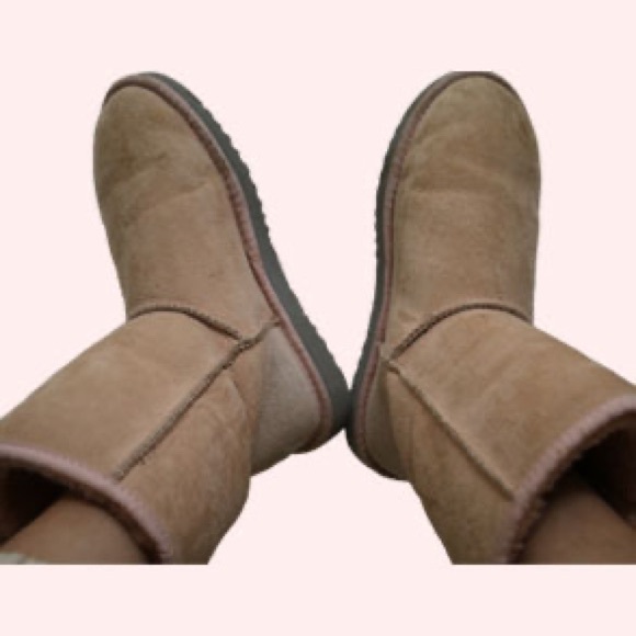 Women’s Uggs Classic Short II - Picture 1 of 8